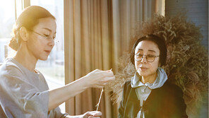 어머니의 이름으로  박윤정, 이신우