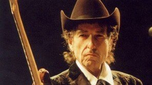 ‘노벨문학상’ 밥 딜런, 노벨상 시상식 불참 결정…“다른 약속 있다”