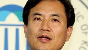 김진태 ‘촛불’ 발언에 성난 민심…“LED라 안 꺼져” “안방 촛불 아닌 핵폭탄 같은 빛” 