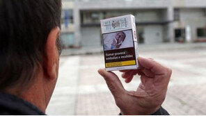 “담배 피워본 적도 없는데” 담뱃갑 흡연 경고 모델 된 男 ‘황당’