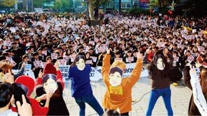 정치집회 심장이 된 청소년들 “우리도 다 알아요. 참정권 없어 촛불 들었죠”