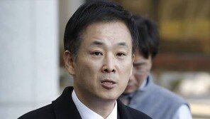 검찰 “박근혜 대통령은 피의자”…유영하 “검찰 발표 지극히 유감”