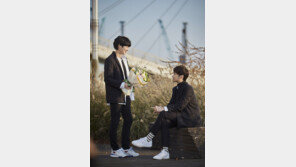 [연예 뉴스 스테이션] 김희철·민경훈 듀엣곡 ‘나비잠’ 음원차트 석권