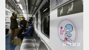서울 지하철 ‘임산부 배려석’ 도입 2년… “핑크석 아무나 앉고 아예 없는 열차 많아”