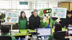 [공감 감동경영]“해보세요” 장애인에게 무료 운전교습… “괜찮아요” 민원실 업무시간 연장 도로교통공단은 ‘친절공단’입니다