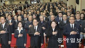 ‘김영삼 1주기’ 野 집결… 친박은 안보여