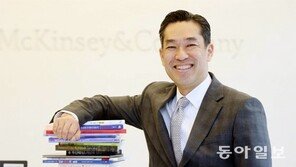최원식 대표 “4차 산업혁명 주역 키워야죠”… 시골 초등교에 도서관 기부