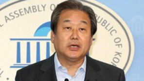 김무성 대선 불출마 선언…“박근혜 대통령 탄핵안 발의에 앞장”