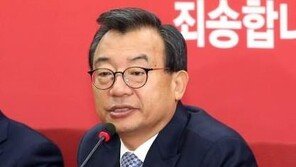 “입장 고수 이정현, 코미디 하는 거야? 기자회견 왜 했나?” 비판 이어져