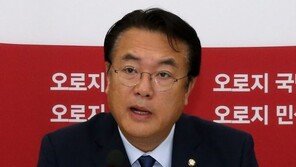 [속보]정진석 “박근혜 대통령 대국민담화, 사실상 하야 선언…탄핵 일정 재검토해야”