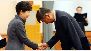 靑-검찰 가교 역할 최재경, 양측 충돌 치닫자 한계 느낀듯