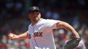 오설리반 영입한 넥센, ‘밴 헤켄 2선발 플랜’도 눈앞