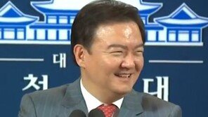 민경욱, 세월호 참사 당일 브리핑中 ‘환한 웃음’ 논란…“세월호 앞에 웃음 나올까?”