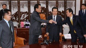 민주 “탄핵案에 뇌물죄 포함”… 국민의당 “참고사항 정도로”