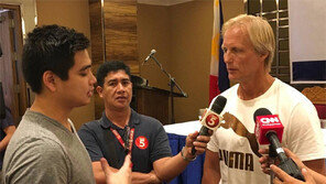 축구광 김정은 아직 못만나… 평양 어디든 자유롭게 다녀