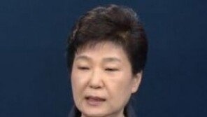 박근혜 3차 대국민 담화 “임기 단축 포함 모든 것 국회의 결정에 맡기겠다”