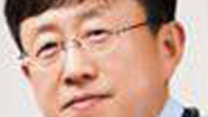 [단독]김상만 “청와대 관저 파우더룸에서 朴대통령 진료했다”