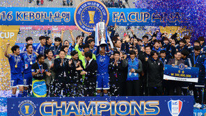 바닥에서 되살아난 수원, FA컵 우승 명문팀 재도약 계기될까