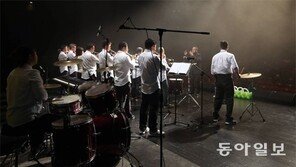 音 이탈에 더 뜨거운 박수 ‘노숙인 악단’