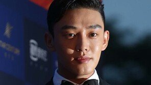 [연예 뉴스 스테이션] 유아인, 4000만원 상당의 전시회 입장권 기부