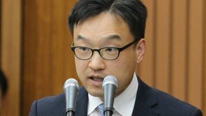 윤소하, 이선우에게 “청와대 의약품 수령자가 ‘사모님’? 대통령을 사모님이라 부르나”