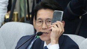 윤소하 “靑명의로 의약품 받은 ‘사모님’은 최순실·최순득” 주장