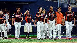 롯데, 린드블럼 포기하고 파커 마켈 영입