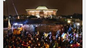 대통령 탄핵 가결, 野 ‘즉시 퇴진’에 신중…오늘 7차 촛불집회에 ‘촉각’