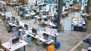 [DBR/Special Report]페북, 축구장 7개 ‘원룸 사옥’…  소통-협업 최적