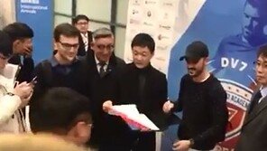 “다비드 비야 곧 대선 출마 할 듯”…홍대 나타난 다비드 비야에 ‘환호’ 