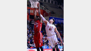 [콤팩트뉴스] 오세근·헤인즈, 선수 생산성 지수 1위