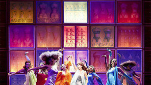 뮤지컬 ‘아이다’… 900개 조명이 연출하는 빛의 향연