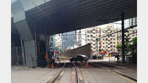 2017년, 철도건널목에 접근하자.. 내비게이션에서 ‘일시정지’ 메시지