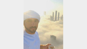 “재산 32조, 두바이 왕세자가 커피 마시는 방법은?”