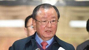 강만수, 원유철 청탁받고 부당대출 지시한 혐의로 추가기소 