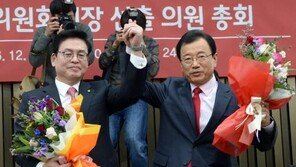 새누리 원내대표에 정우택…“뭉치면 살고 흩어지면 죽는다” 눈물