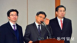 [속보]朴대통령 대리인 이중환·손범규·서성건·채명성 “탄핵 이유 없다··· 기각돼야”