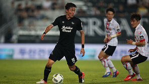 의리맨 황의조 “성남 승격, 내가 쏜다”