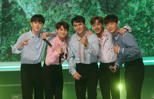 비스트, 꽃길과 가시밭길의 갈림길