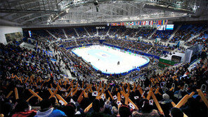 잘 지은 경기장 하나, 열 공장 안 부럽다