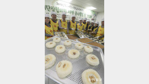 ‘사랑의 빵’ 만드는 교장선생님들