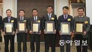 ‘동아 황금대상’ 우수 독자센터 사장 8명 시상