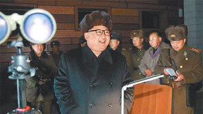포사격 이어 야간습격 비행… 하루 2건 훈련 참관한 김정은