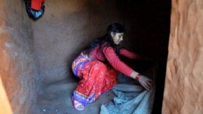 “15세 네팔 소녀, 생리한다는 이유로 격리됐다 사망”