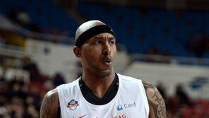 외국인선수 교체 효과도 없는 SK, 포워드 농구가 해법?