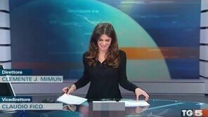 女앵커, 생방송 뉴스 진행 중 민망한 ‘속옷 노출’ 사고…어쩌다? 