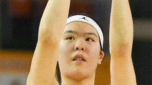 시동 건 박지수, 데뷔 첫 더블더블