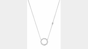 [Q매거진]언제 어디서나 반짝 ‘전지현 목걸이’ 여성들의 아름다운 순간 함께한다