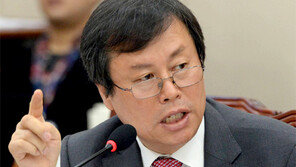 도종환 “300만 원 지원도 끊더라…문화계 블랙리스트는 직권 남용”