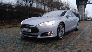 [타보니] 쏘카로 먼저 만나본 테슬라 '모델S'